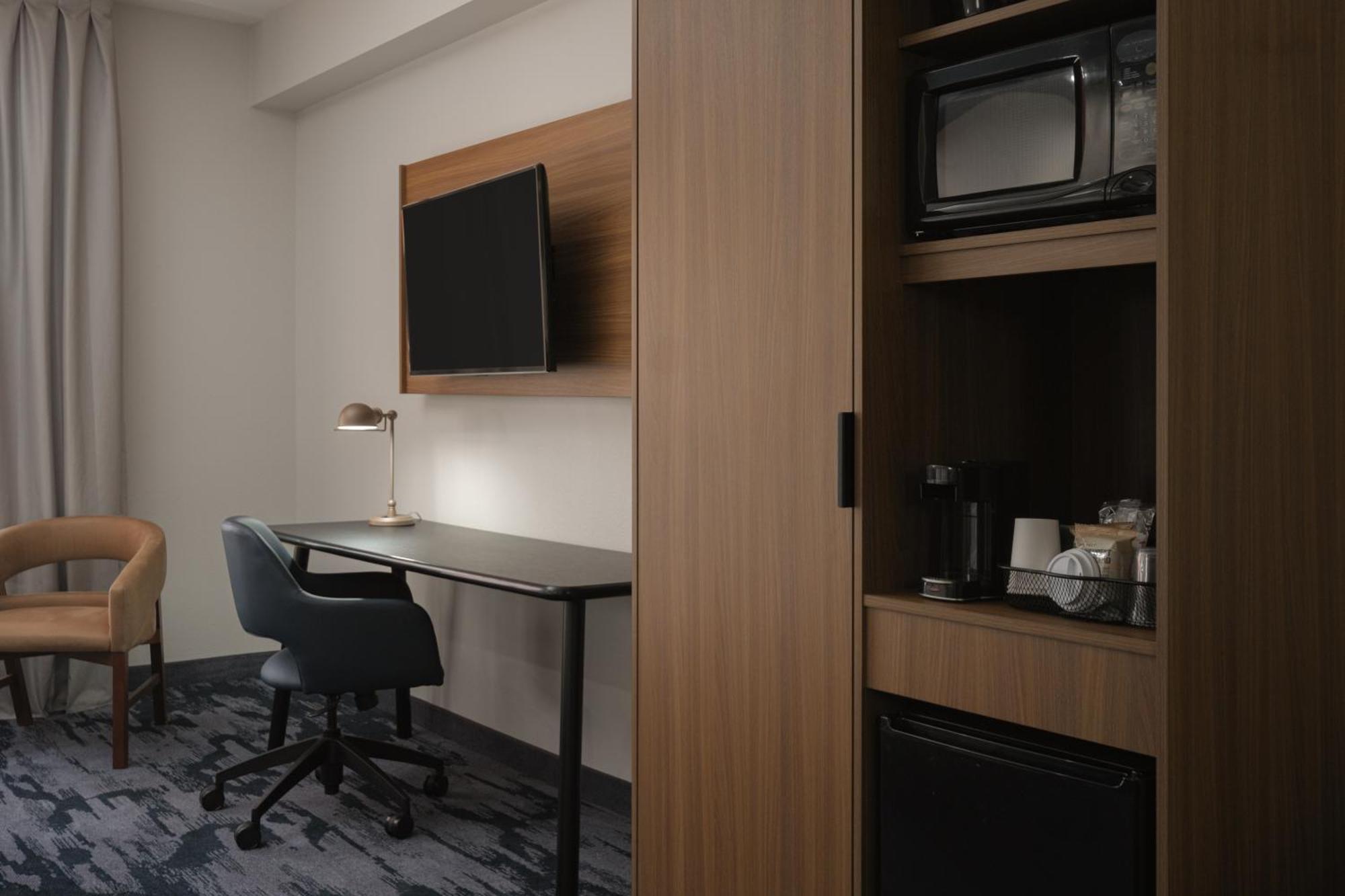 Fairfield Inn And Suites Cleveland Exterior photo